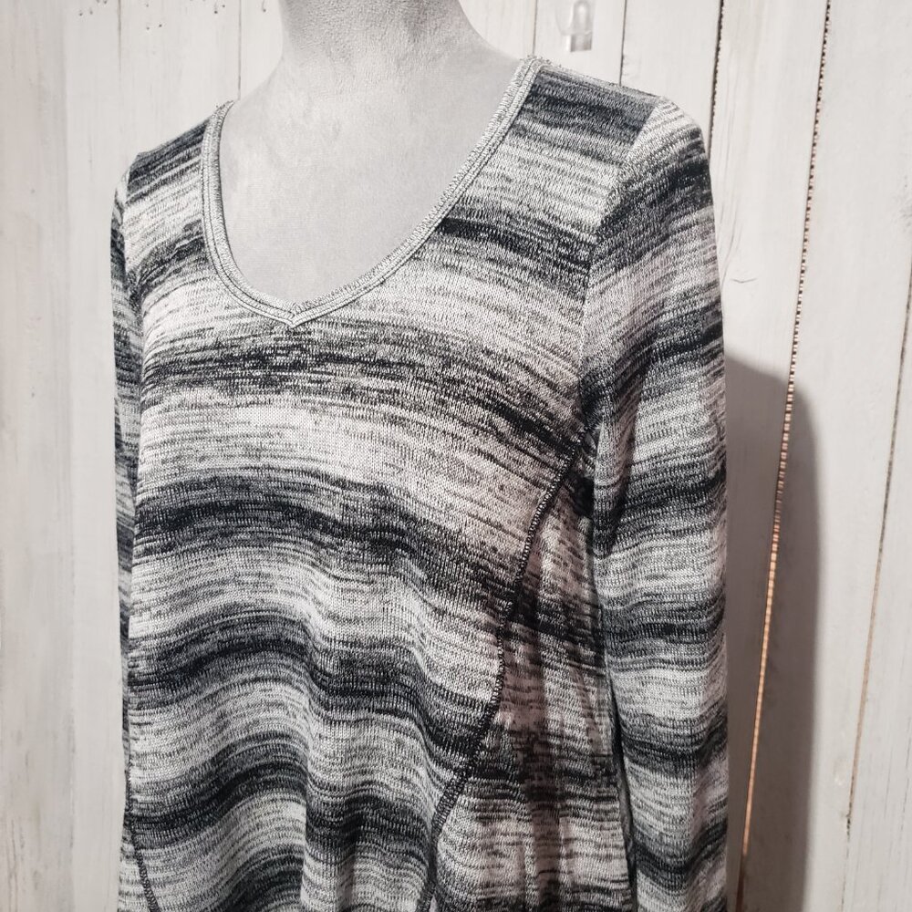 Altar'd State M Black White Stripe Swing Sweater Lightweight Cozy Cottage Boho - Picture 3 of 7
